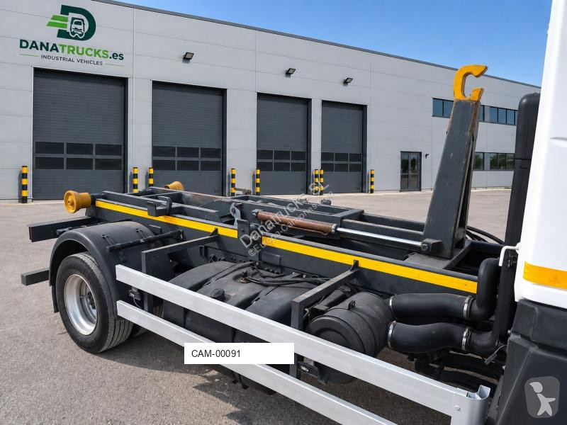 Nissan 5 Tn truck