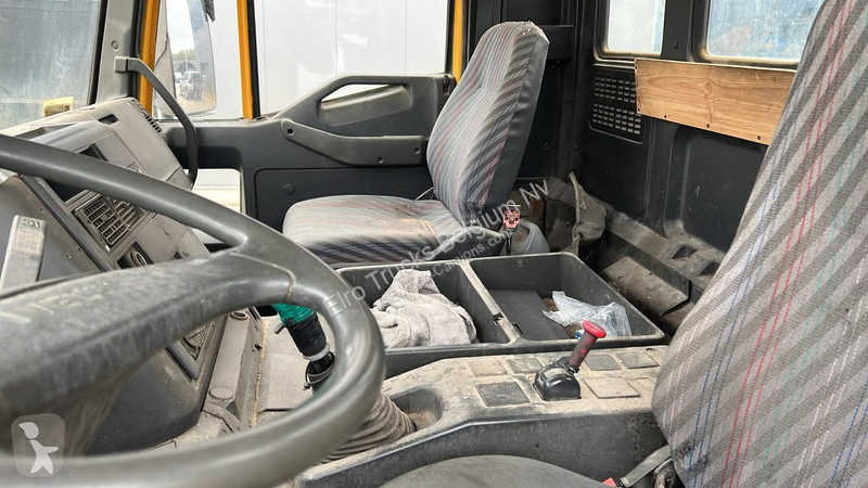 Kamion Iveco 260 E 30 (MANUAL PUMP / POMPE...
