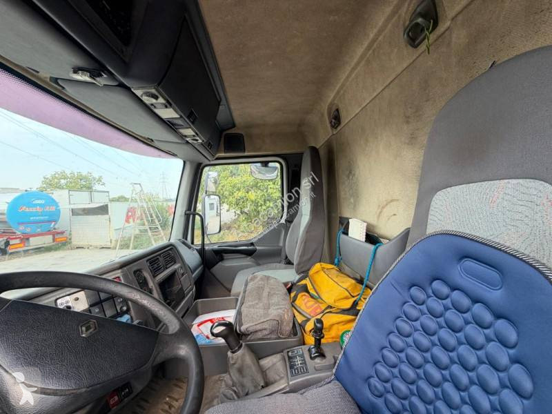 Vrachtwagen Renault 220