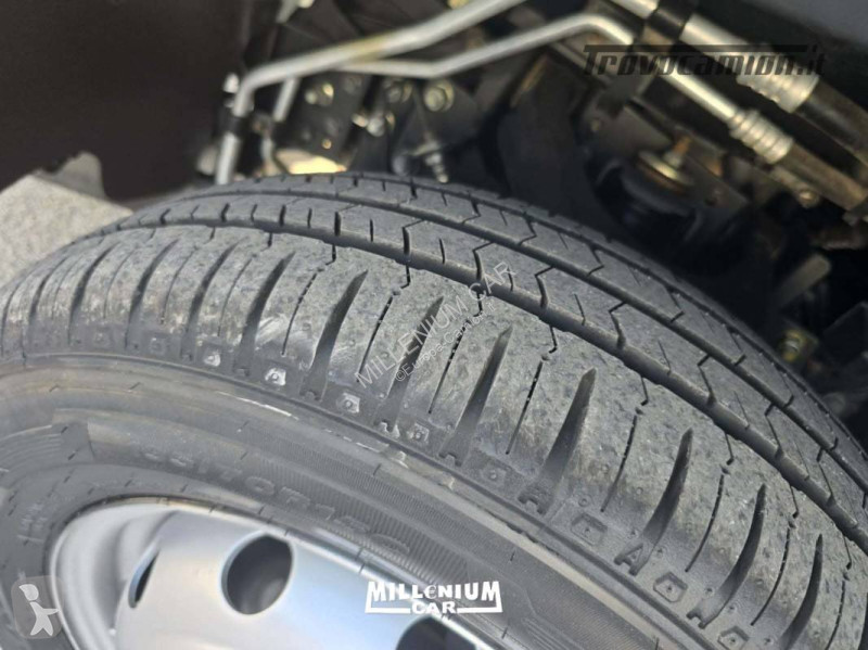 Teherautó Nissan NISSAN NT400 FURGONE 4,50...