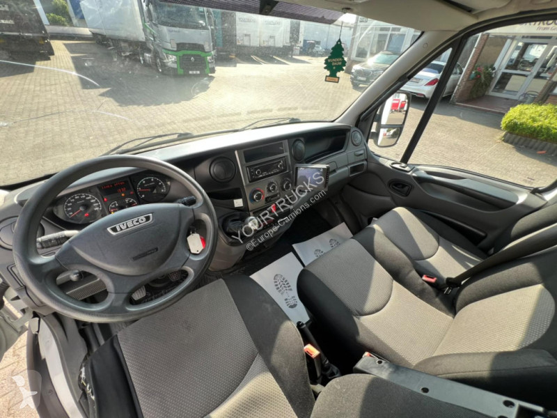 Véhicule utilitaire Iveco 70C17 CP 600 MT...