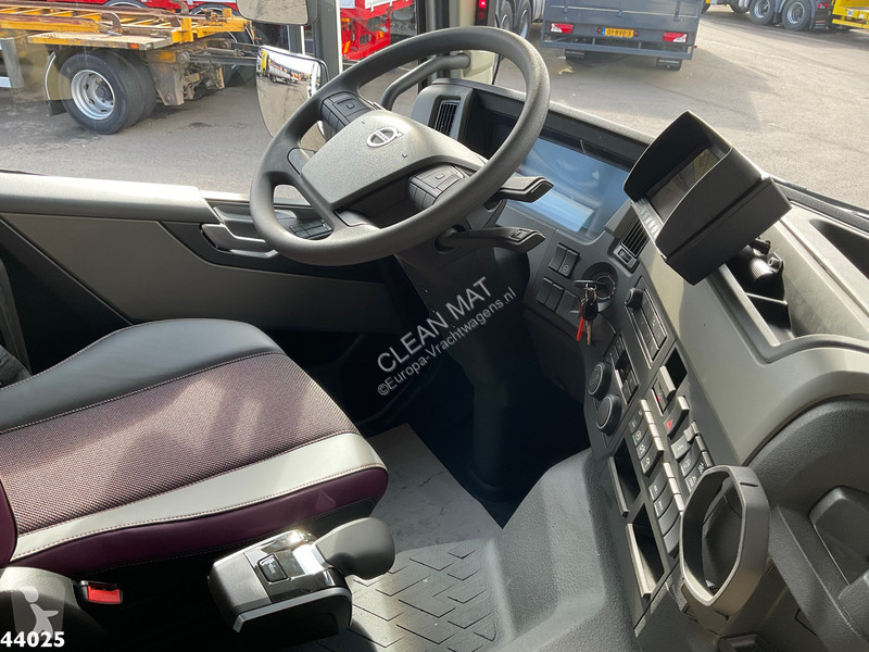 Camion Volvo FM  8x2 Hiab 25 Tonmeter laadkraan