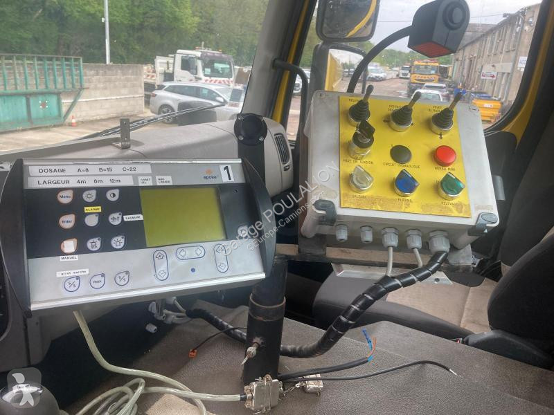 Vägmaskiner Renault ENGIN DE VOIRIE AVEC...
