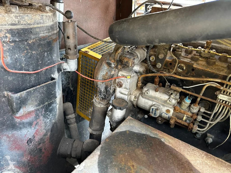 Camion Mercedes 2028 4X4 DRILLING RIG WIRTH M...