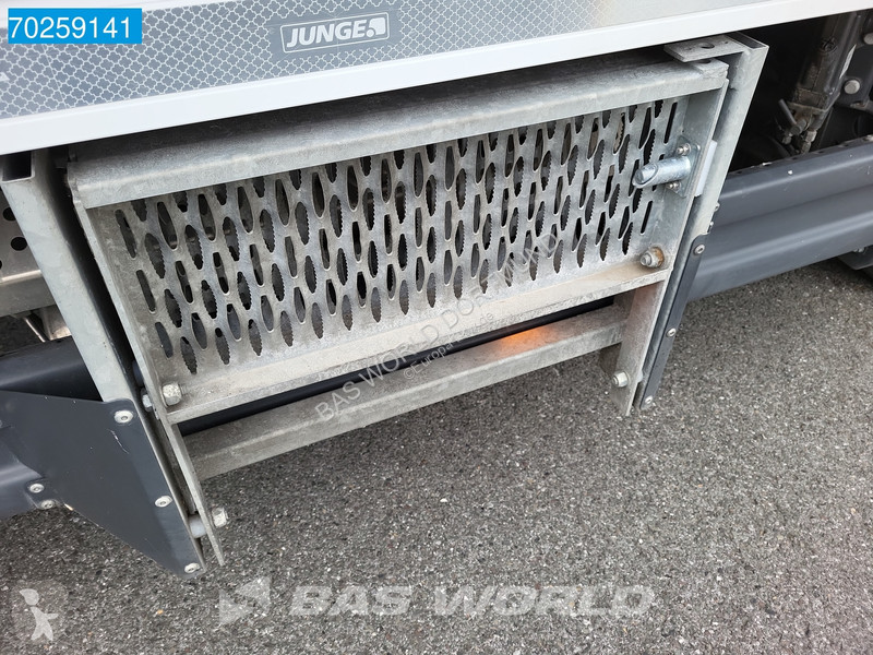 Camion Mercedes 816 4X2 7.49t Thermoking B-100...