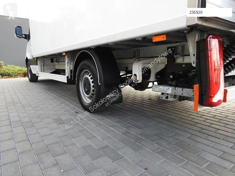 Kamion Mercedes SPRINTER KONTENER WINDA 8 PALET...