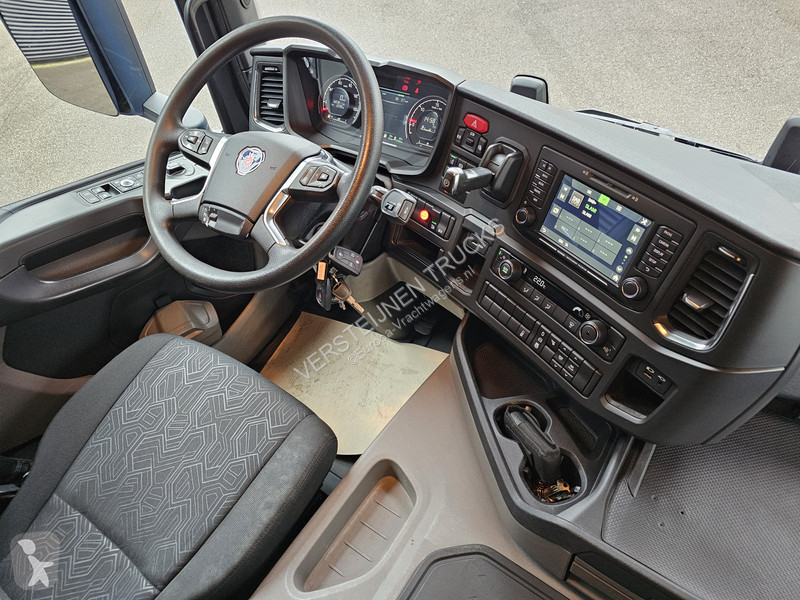 Vrachtwagen Scania P250 4x2 / FRIGO / KUH / BW