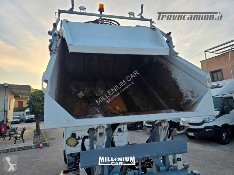 Utilaje pentru drumuri Iveco COMPATTATORE FARID...