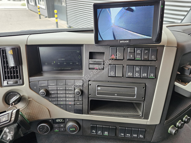 Kamion Volvo 500 / 6x2 / HMF 32TM / KRAN / CRANE