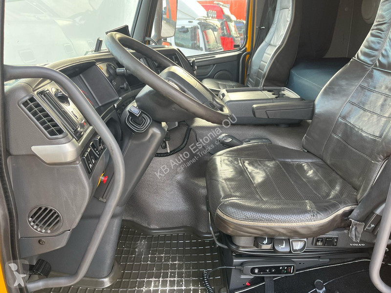 Kamion Volvo FM 330 6x2 BOX L=5125 mm