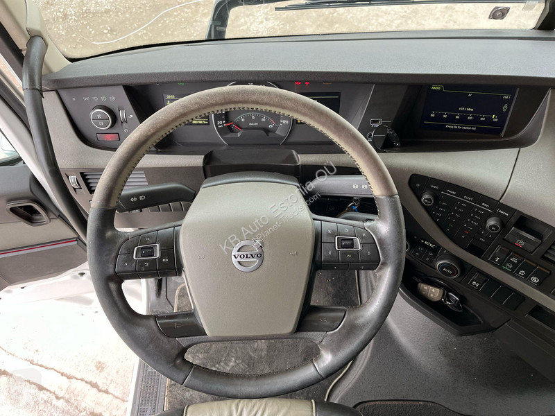 Camion Volvo 8x4 COMBI / PLATFORM + TRACTOR /...