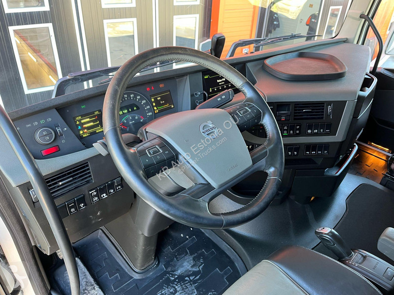 Kamion Volvo 6x4 RETARDER / TANDEM AXLE LIFT /...