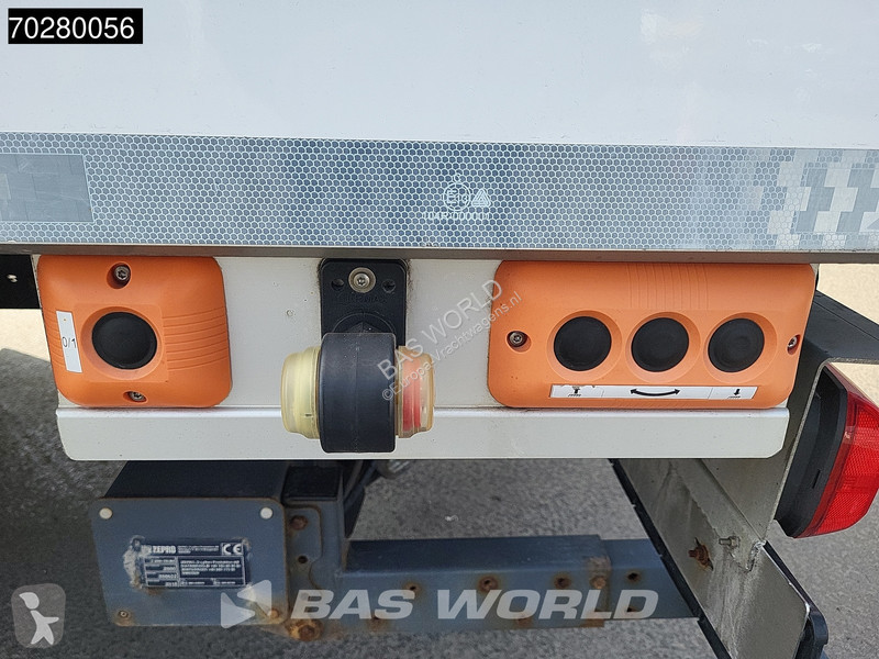 Vrachtwagen Mercedes 1827 4X2 19tonner 2000kg...