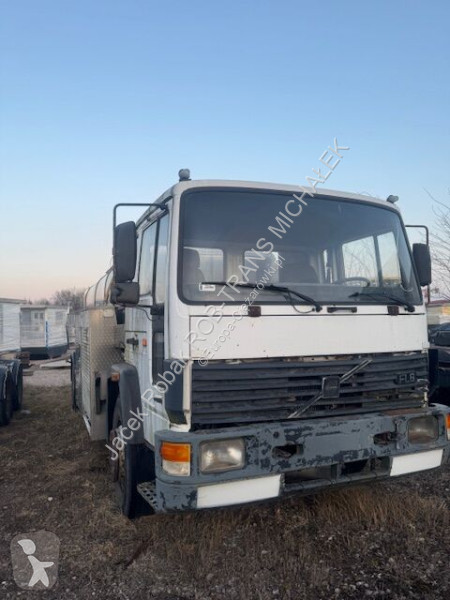 Camión Volvo FL 618