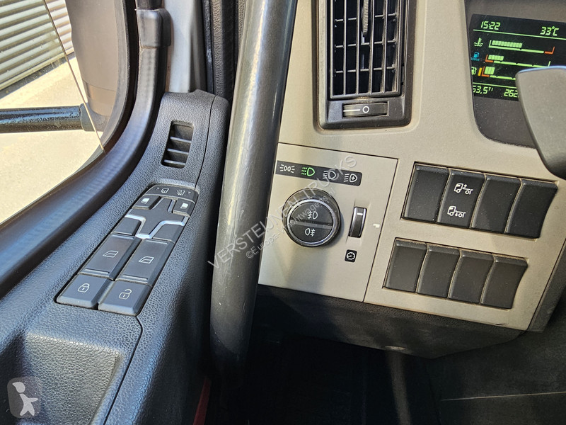 Vrachtwagen Volvo FM  8x4-4 / FASSI 36.5 t/m -8...