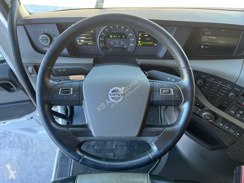 Kamion Volvo 8x4 RETARDER / TANDEM AXLE LIFT /...