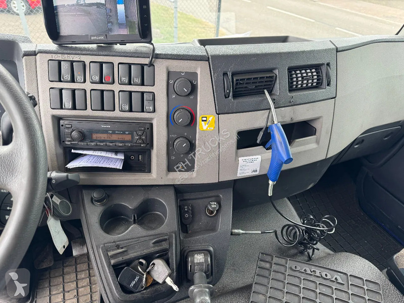Kamion Volvo 250 4X2 - EURO 6 + DHOLLANDIA LIFT...