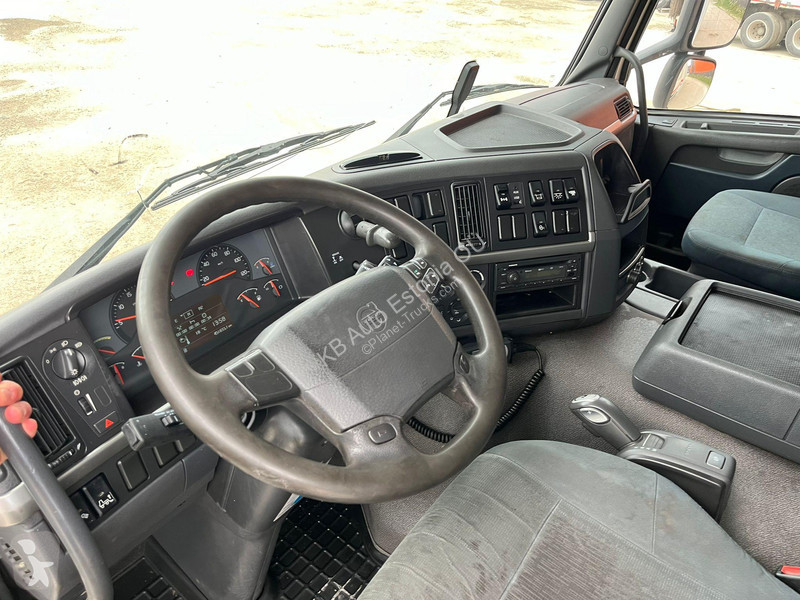 Camion Volvo 330 4x2 BOX L=7533 mm