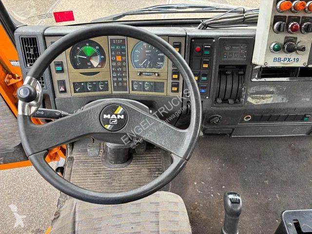 Camion MAN 15.192 (6-CILINDER) WITH GEESINK...