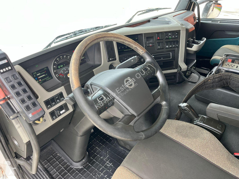 Kamion Volvo 330 6x2*4 HIAB 192E-5 / HIAB XR 18...