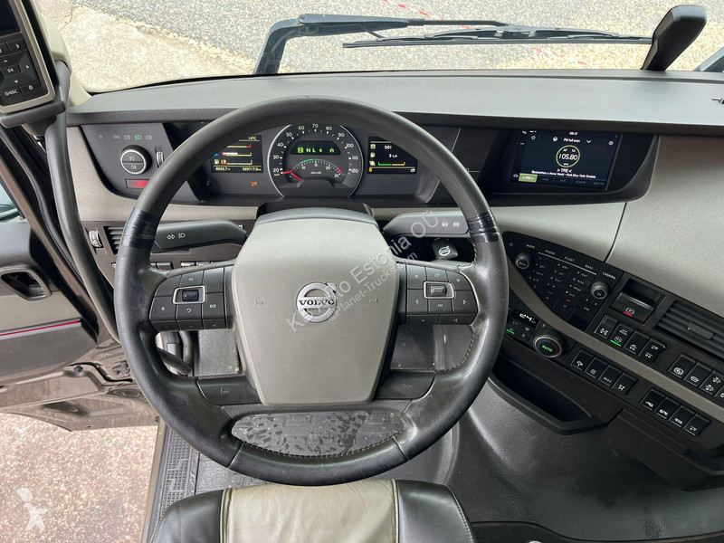 Camion Volvo 6x4 RETARDER / TANDEM AXLE LIFT /...