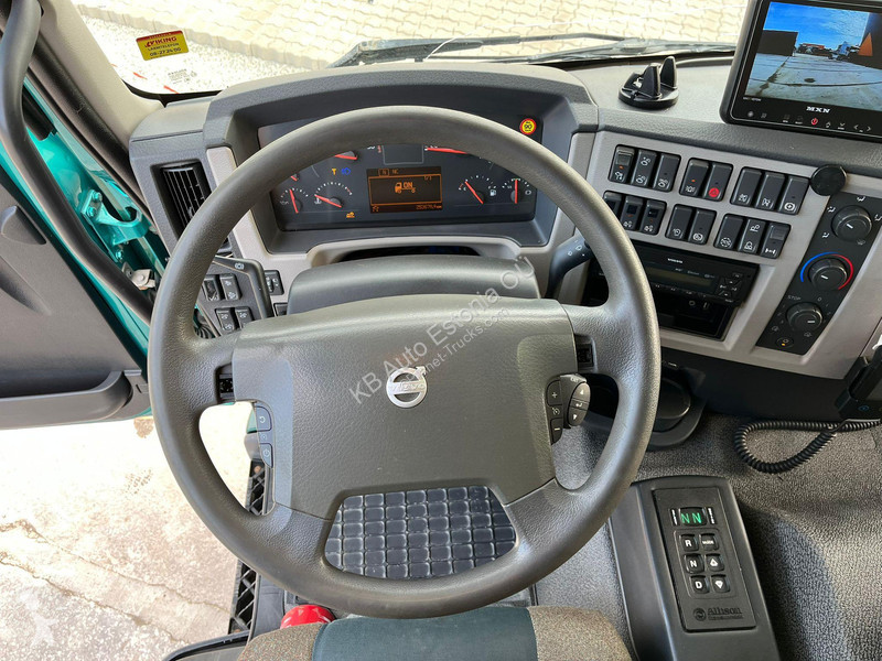 Kamion Volvo 350 6x2*4 BOX L=5383 mm