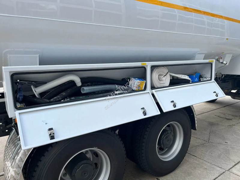 Camião Mercedes 3340 6x4 Water Tank Truck