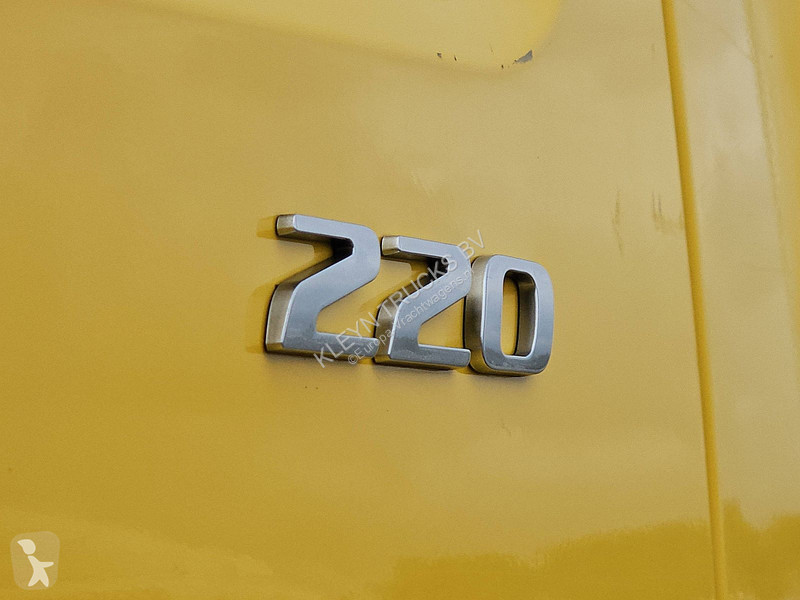 Camion DAF 220 CARRIER LIFT DOORS