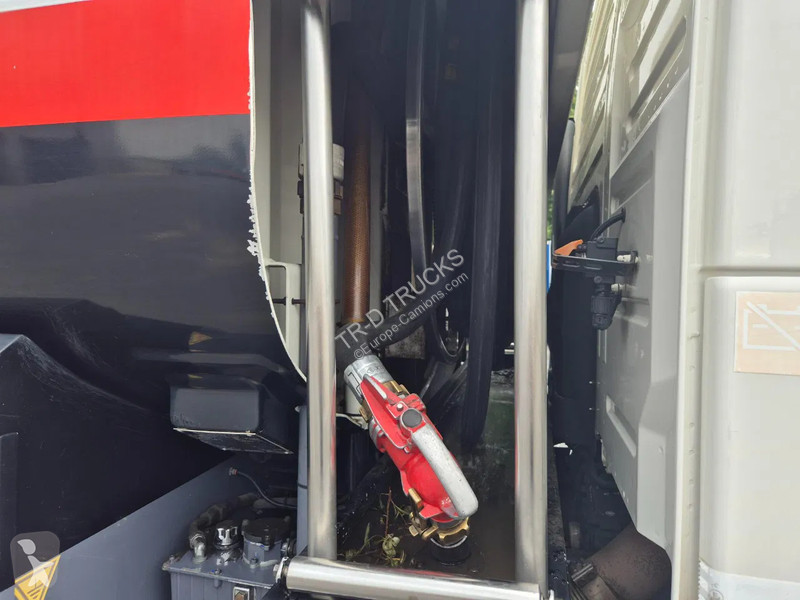 Camion Volvo 400 18000L FUEL/CARBURANT - 5 COMP...