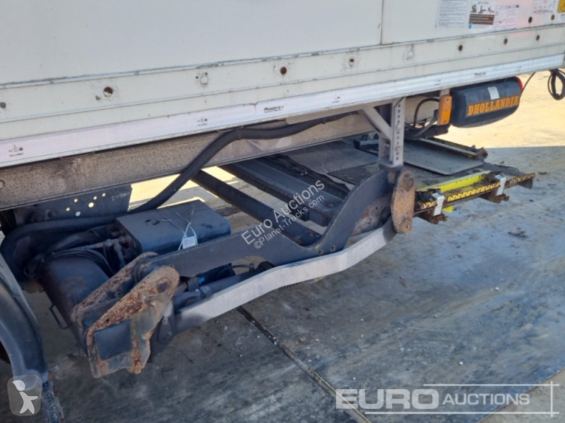 Camion Volvo FL818
