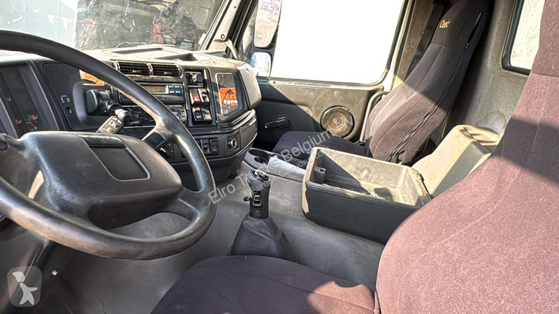 Camion Volvo - 320 (POMPE MANUELLE / BIG HUB /...