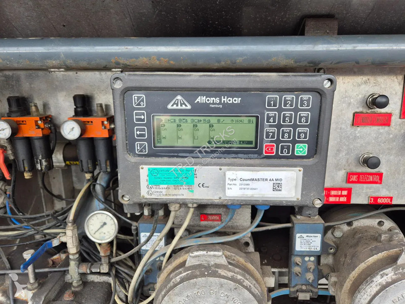 Camion Volvo 19500L FUEL / CARBURANT - 4 COMP