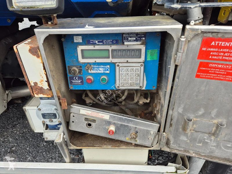 شاحنة Renault 220 10500L FUEL / CARBURANT - 4...