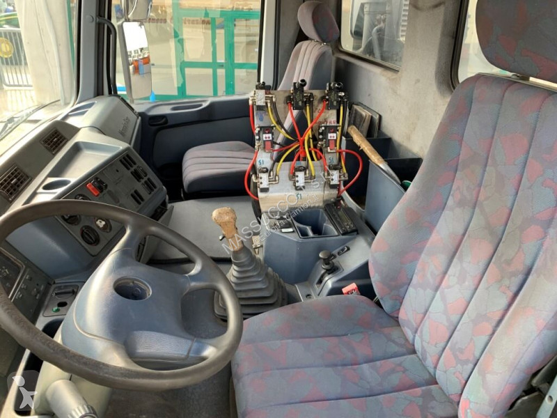 شاحنة Mercedes 3243