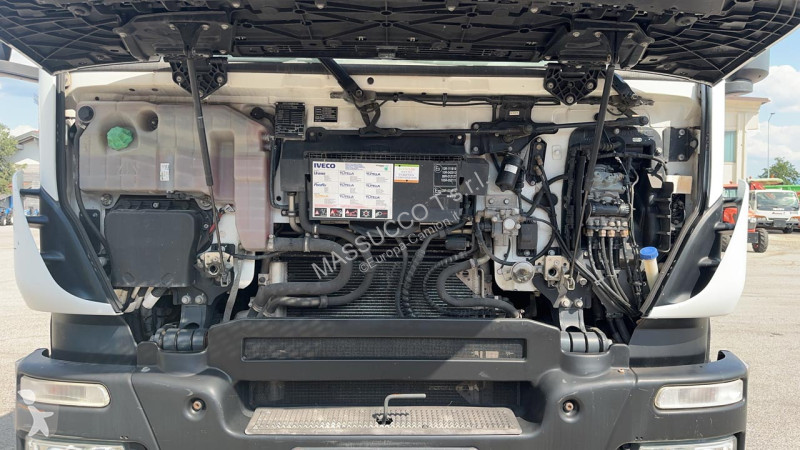 شاحنة Iveco 330 6X2