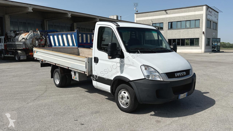 شاحنة Iveco DAILY 35C13 4x2