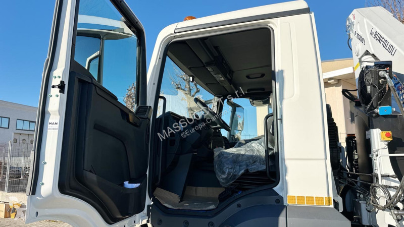 شاحنة MAN TGM 13.250 4x4