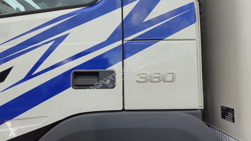 شاحنة Volvo 380  (LOCATION / RENT)