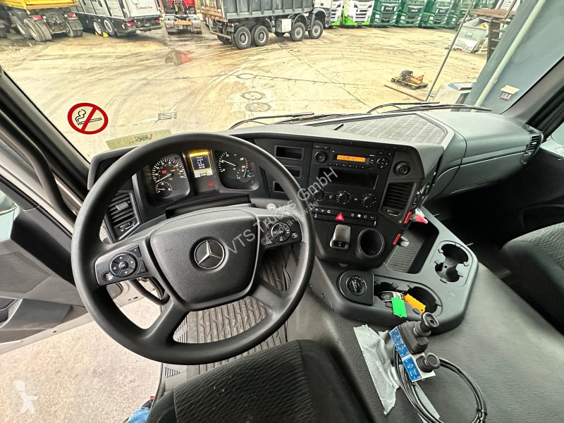Camion Mercedes 4148AK BB 8x8 Kipper 33m³ 3x...