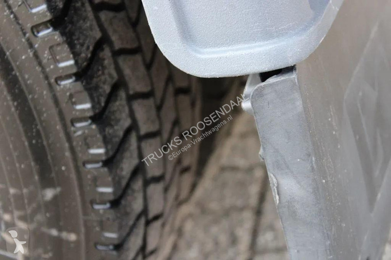 شاحنة MAN 8.220 + MANUAL + EURO 6 + LIFT