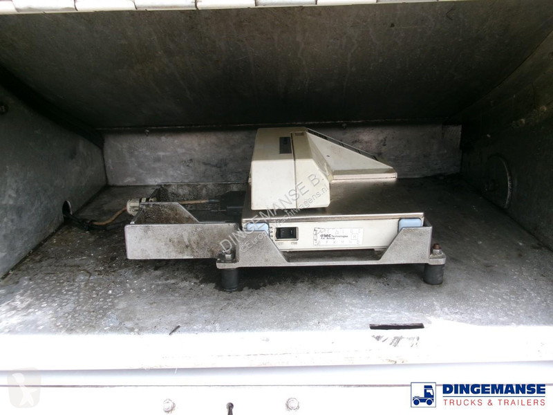 شاحنة Volvo 380 6X2 fuel tank 20.6 m3 / 4 comp