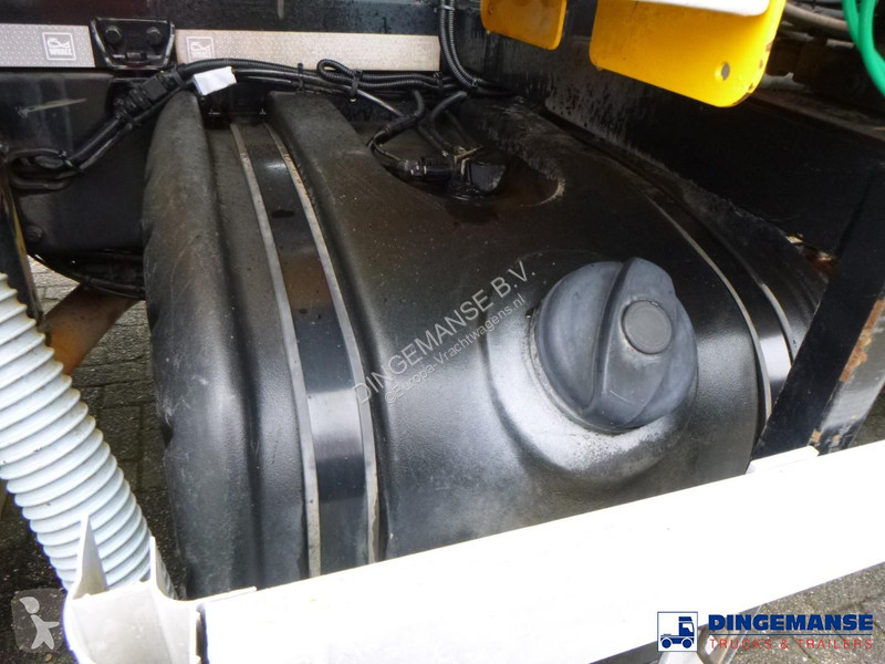 Camión DAF 220 4x2 RHD Whale vacuum tank
