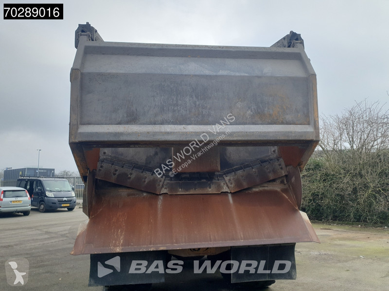 شاحنة Volvo 520  8X4 32m3 AJK Pusher 40Tons...