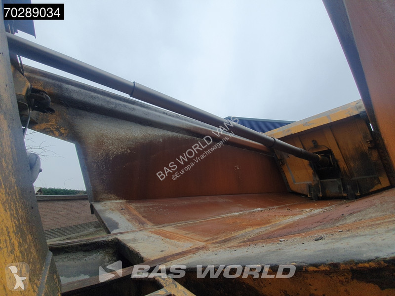شاحنة Volvo 520  8X4 32m3 AJK Pusher Big-Axle...