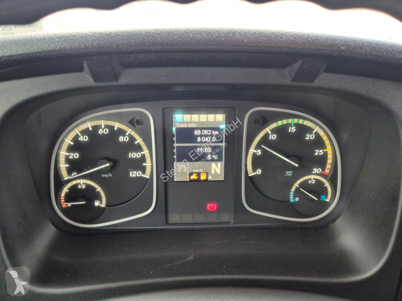 شاحنة Mercedes 816 4x2 Möbelkoffer 3 Sitze