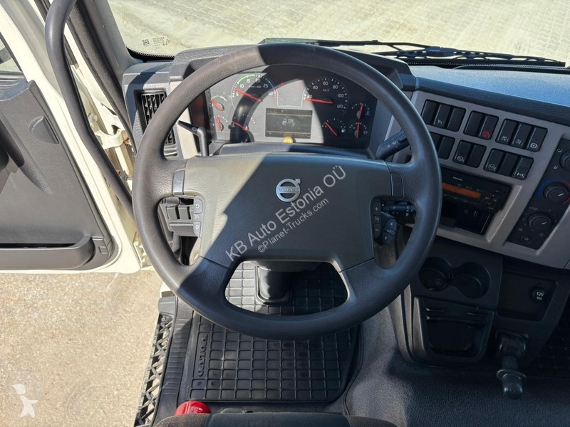 شاحنة Volvo 210 4x2 BOX L=7558 mm