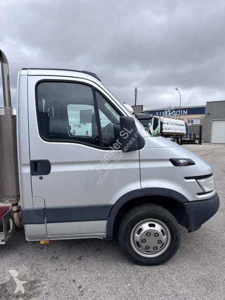 Iveco  40C17 semi-trailer truck