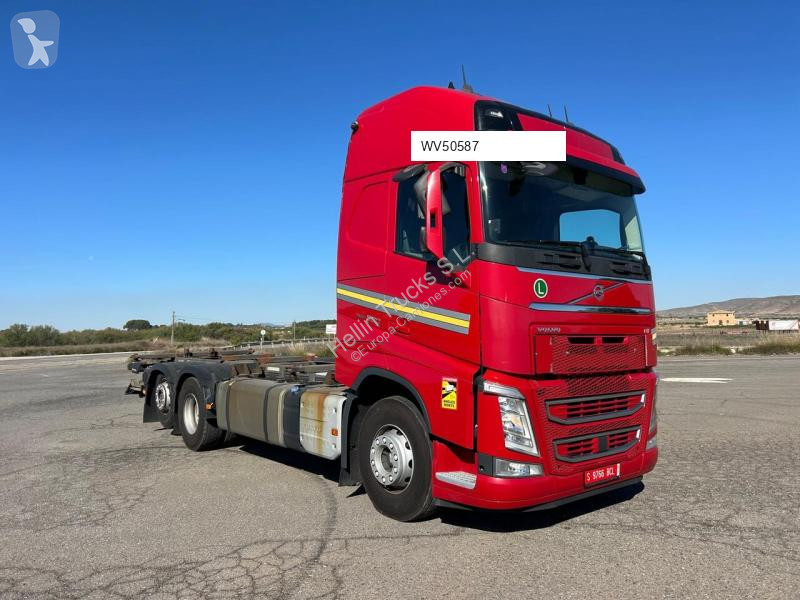 شاحنة Volvo 500 6X2 Elevador 2000kgs