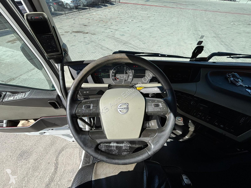 شاحنة Volvo 500 6x2 ThermoKing T-1200R / box...