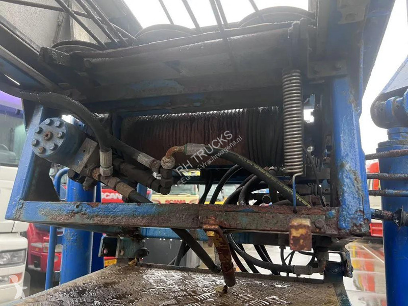 شاحنة International 4600 4x2 210HP + TEUPEN hyLIFT
